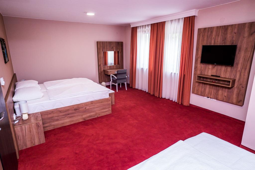 B&B Villa Angy Korenica Bagian luar foto