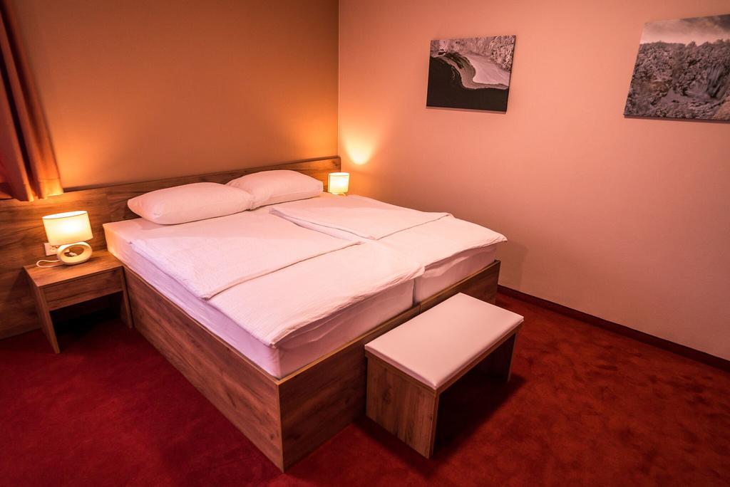 B&B Villa Angy Korenica Bagian luar foto