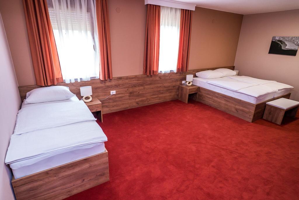 B&B Villa Angy Korenica Bagian luar foto